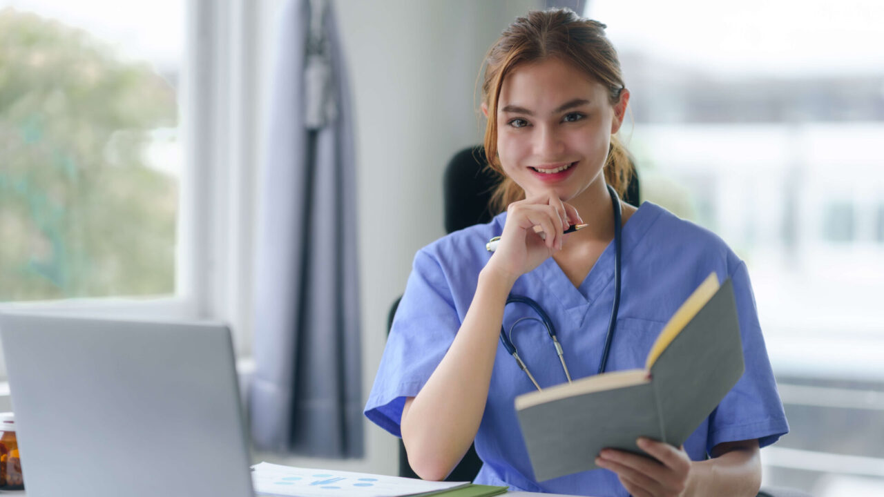 【受験生必見】IMAT2位合格者によるイタリア医学部留学ナビ 5 attentive nurse in scrubs reviewing medical histor 2025 03 05 13 38 29 utc 1920x1080 1