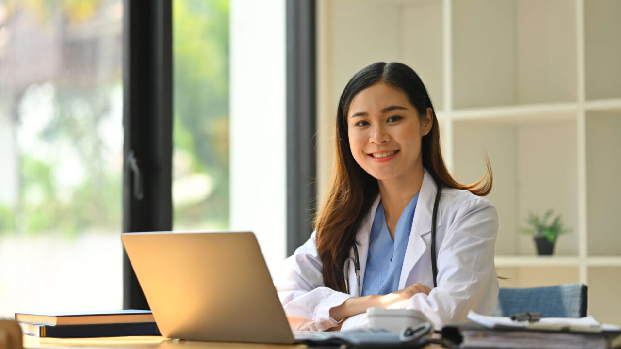 【受験生必見】IMAT2位合格者によるイタリア医学部留学ナビ 4 confident asian female doctor in white coat and st 2024 12 04 15 40 33 utc 1920x1080 1