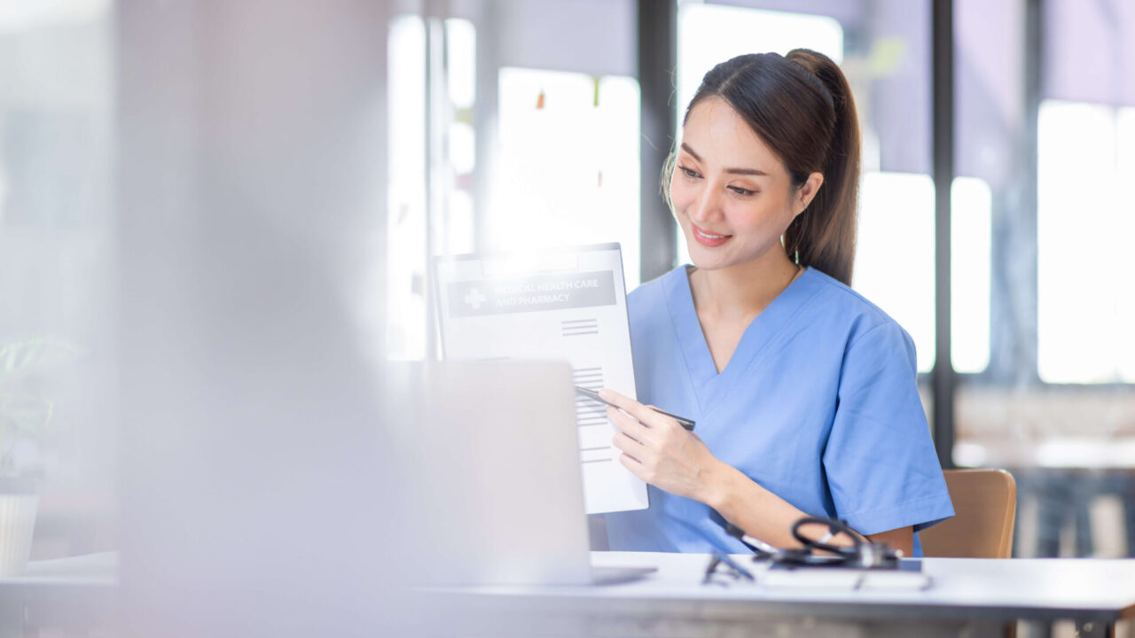 【公式】IMAT出願サポート|総額5万円から始めるイタリア医学部留学 2 young asian woman nurse in clinic 2025 02 21 22 53 26 utc 1920x1080 1